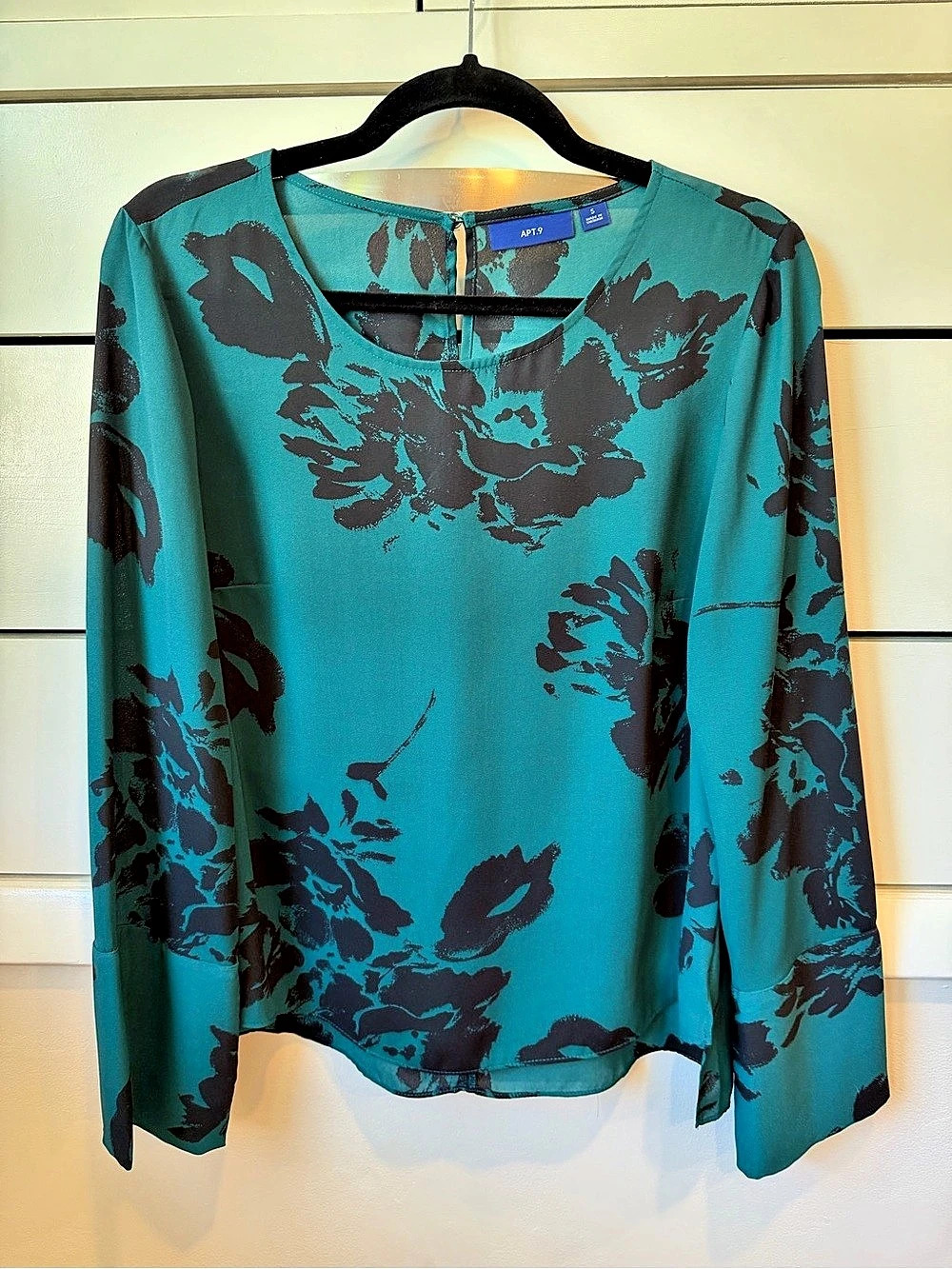 APT.9 Floral Blouse in Blue & Black Size Small Like New